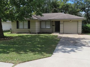 310 Cypress St, Lake Jackson, TX 77566