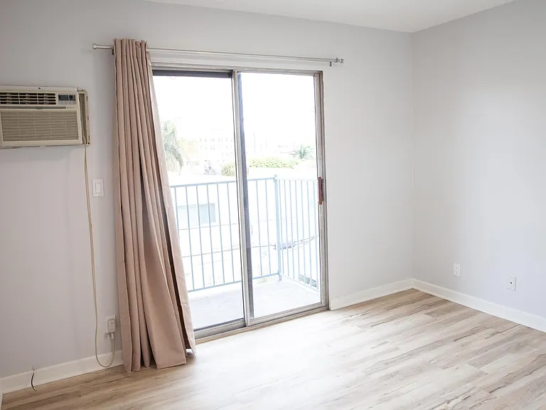 1132 N Cahuenga Blvd #6 — Photo 13