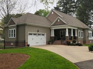 16 Terrace Dr, Poquoson, VA 23662