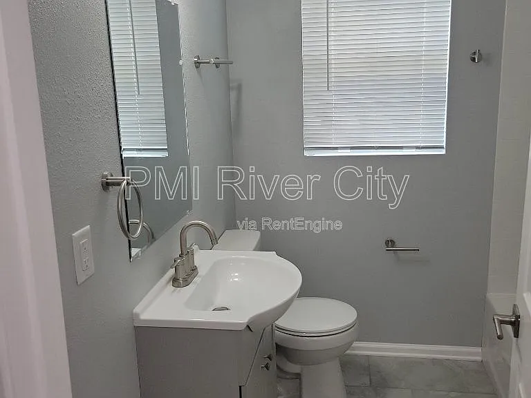 1356 River Hills Cir E — Photo 16