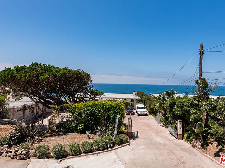 7273 Birdview Ave — Photo 10