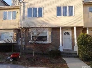 606 Oceanpoint Ave, Cedarhurst, NY 11516