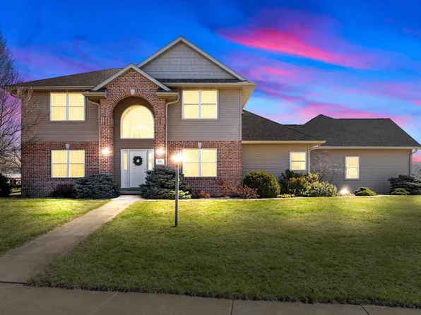 615 Evergreen Dr, Washington, IL 61571