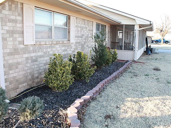 3rd image of 1008 Mimosa Dr