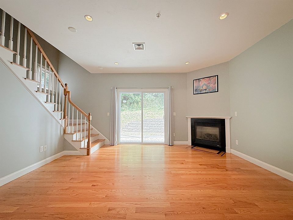1st image of 11 Brookside Rd #6
