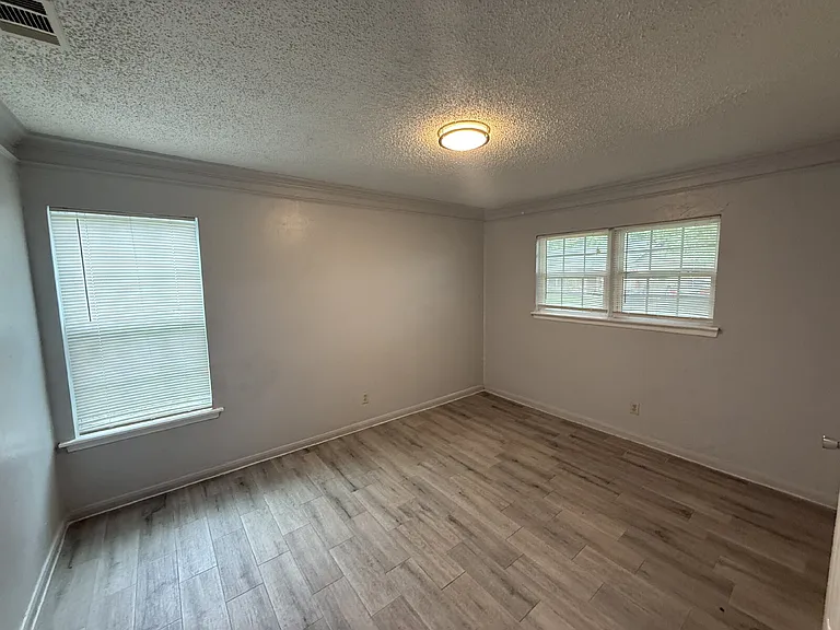 100 E Brown St — Photo 20