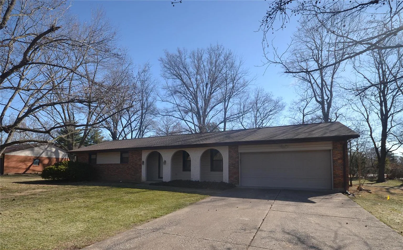 2 Lakeview Dr photo 1