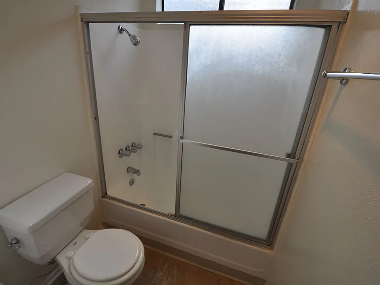 5921 Whitsett Ave — Photo 6