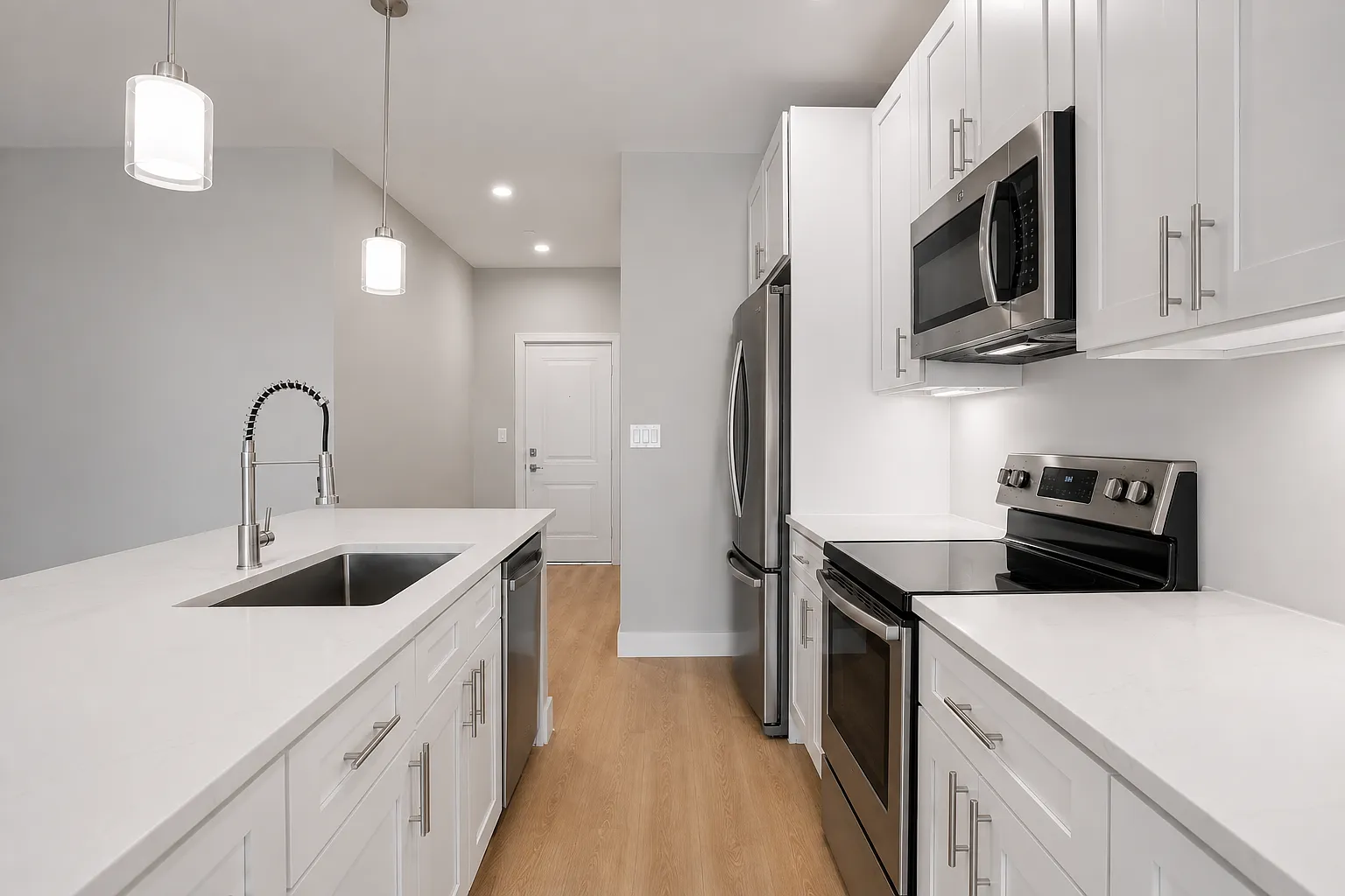 1 bed, 716 sqft, $3,130 — Photo 4