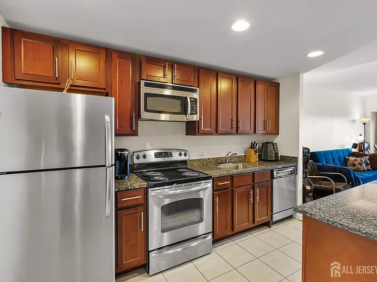 110 Somerset St #2205 — Photo 6