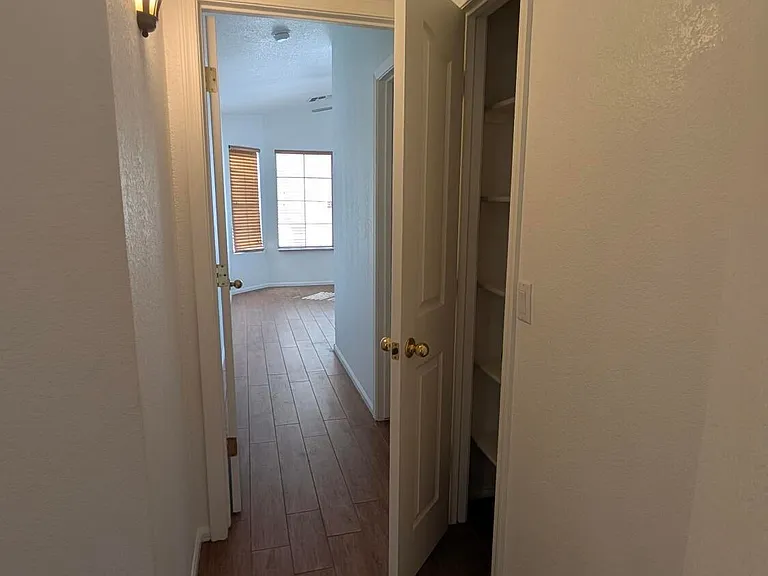 1129 E Nardini St — Photo 24