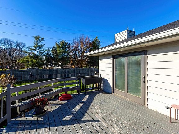 4th image of 4103 E 60th St #201