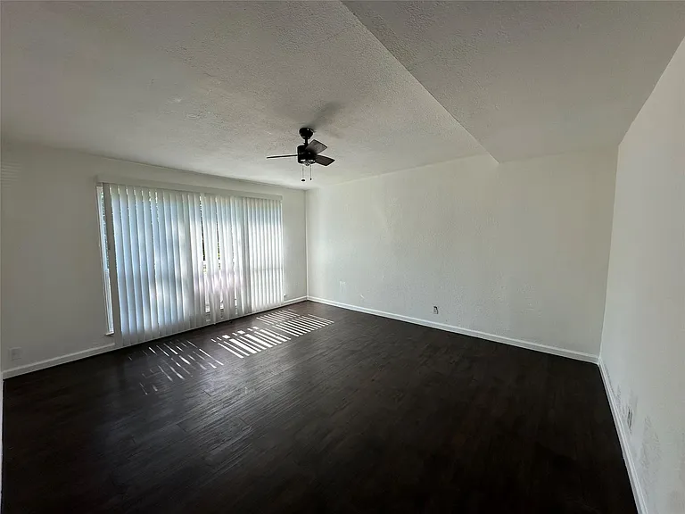 4612 Emerson St — Photo 3