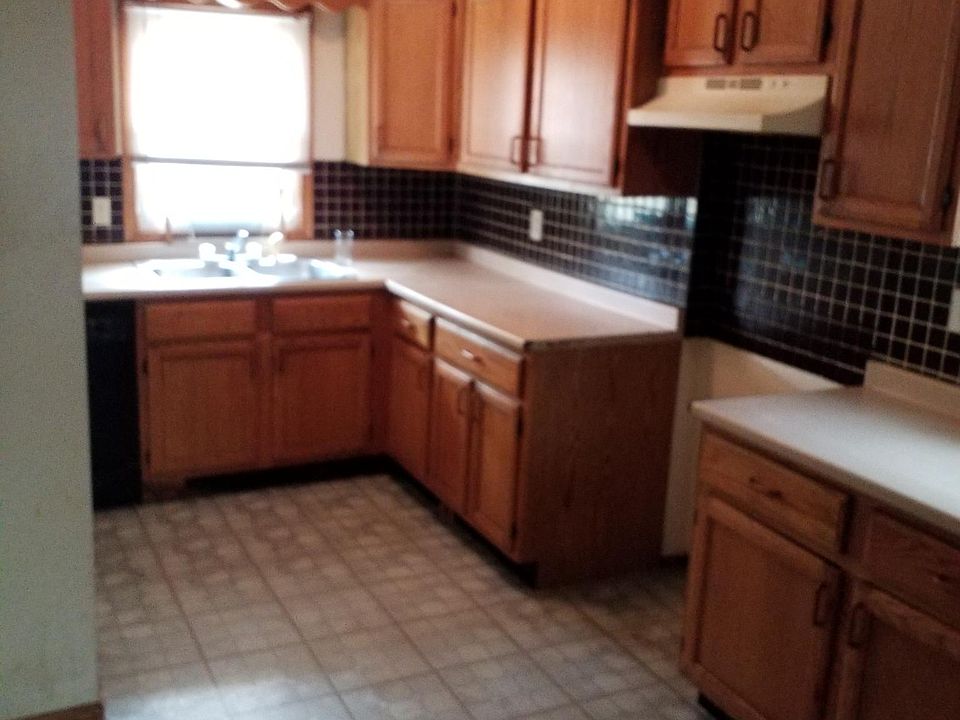 2nd image of 630 Plum Ave
