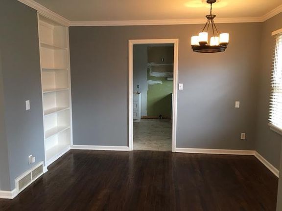 3rd image of 7537 Windsor Dr