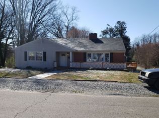 204 E Lebanon St, Mount Airy, NC 27030