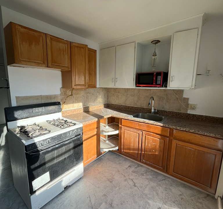 1st image of 123 E Main St #1