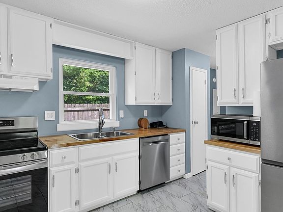 3rd image of 610 English Creek Ct APT A