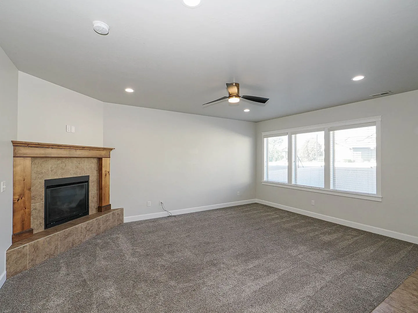 3 Bedroom, 2.5 bathroom Saratoga Springs Home — Photo 4