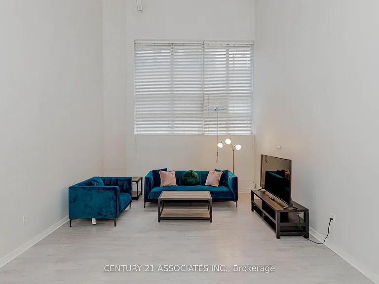 66 Bay St S #107 — Photo 10