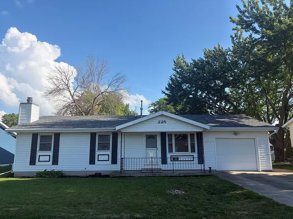 225 W Lyons St, Garner, IA 50438