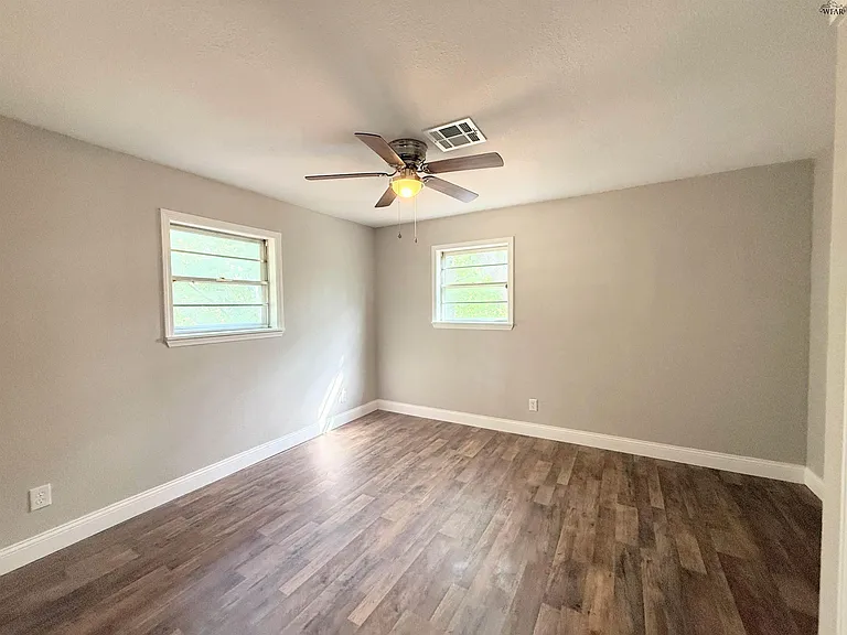 104 Sandy Ln — Photo 21