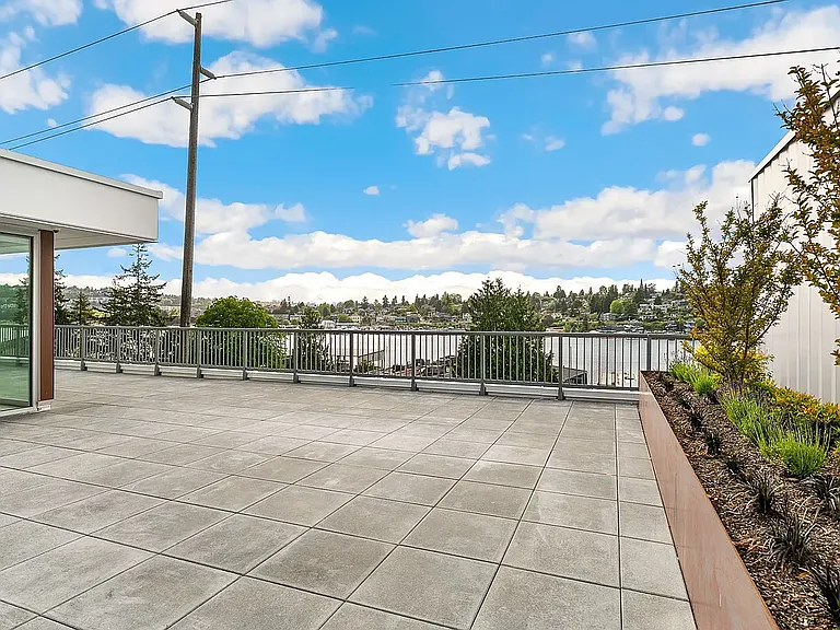 Flow Eastlake Apartments — Photo 10