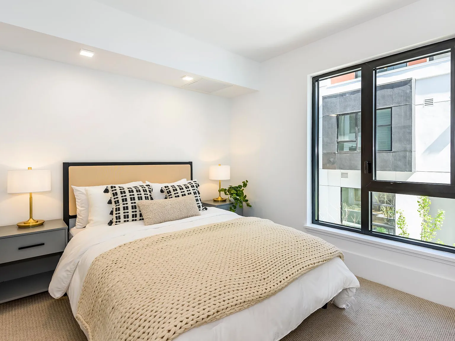 1 bed, 614 sqft, $4,700 — Photo 2