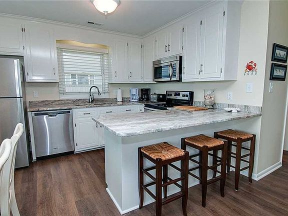5th image of 907 Ocean Dr