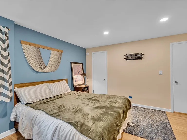 114 Burbank Dr — Photo 25