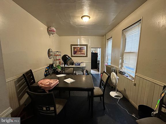 5th image of 1828 E Schiller St