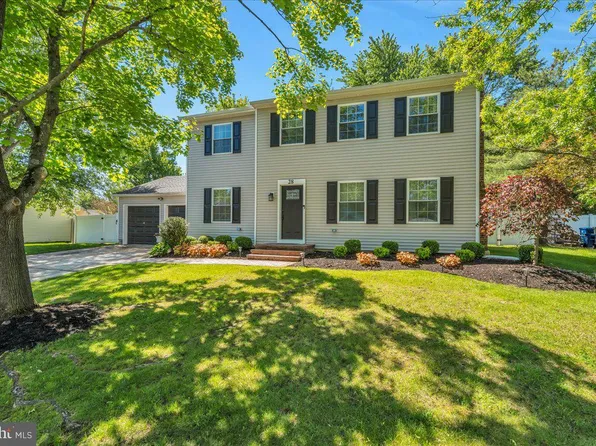 28 Heather Dr, Marlton, NJ 08053