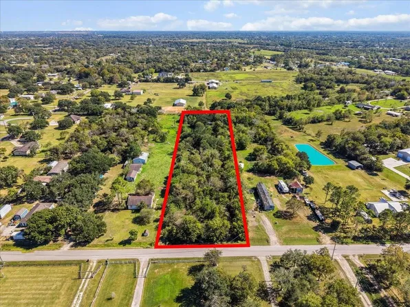 5029 1/2 Ike Frank Rd, Santa Fe, TX 77517