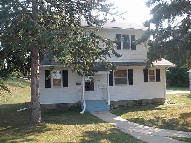 1st image of 915 Lynn St