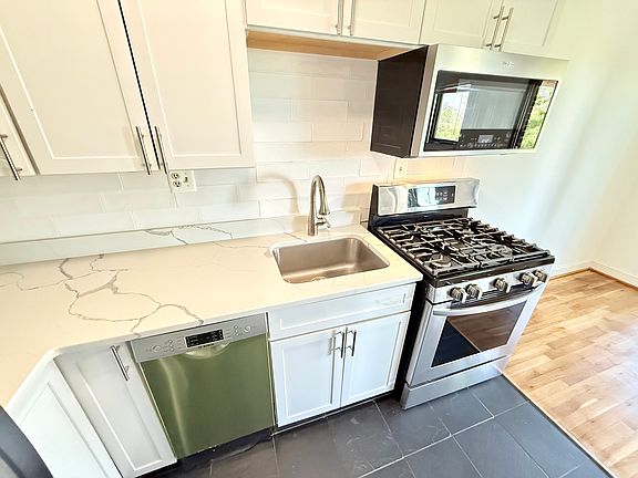 5th image of 1587 N Colonial Ter #304