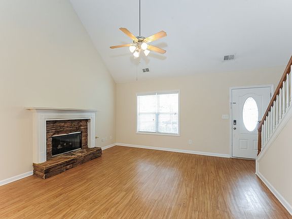 5th image of 216 Mackenzie Ct