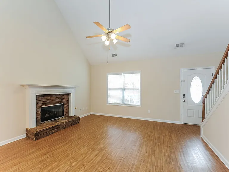 216 Mackenzie Ct — Photo 5