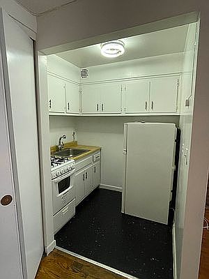 2nd image of 307 E 89th St APT 2D