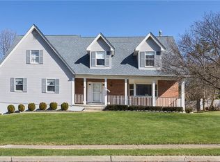 37 Kenilworth Ln, Warwick, NY 10990