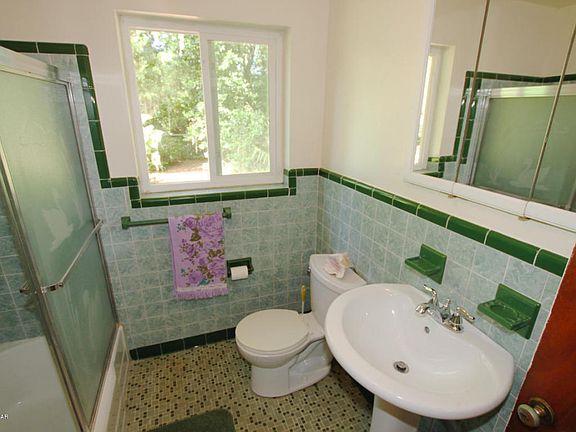 5th image of 715 Colfax Dr