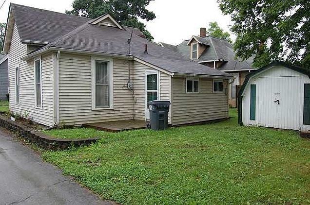2nd image of 422 E 15th St
