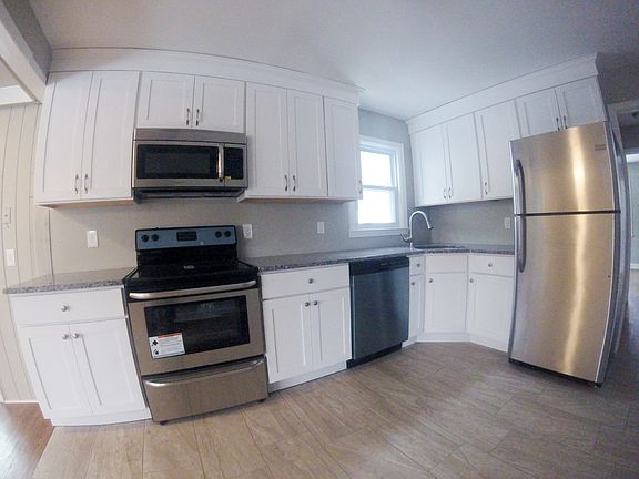 4th image of 808 Farmington Ave