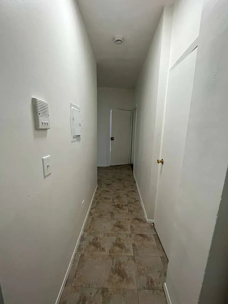 1 bed, 800 sqft, $2,000 — Photo 3