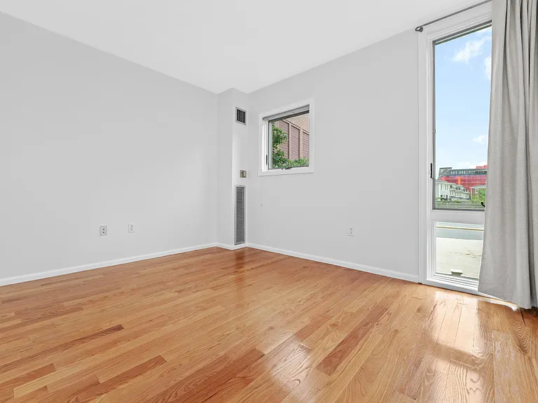 1 Warren St #109 — Photo 9