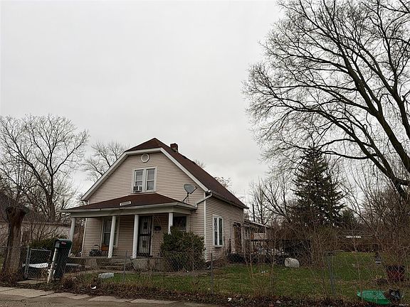 4th image of 1163 N Centennial St