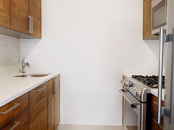 3rd image of 120 E 34th St APT 17B