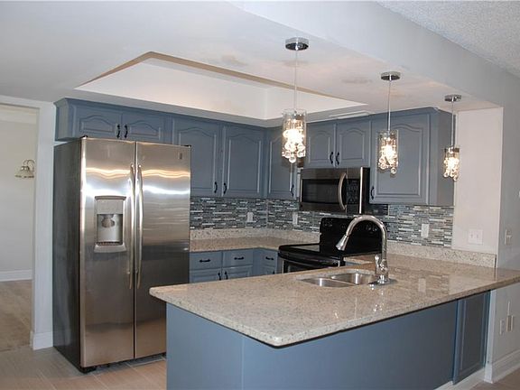 4th image of 13712 Country Court Dr