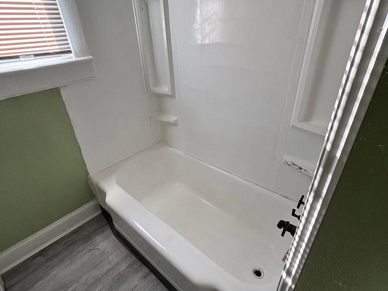 3 bed, 889 sqft, $1,700 — Photo 4