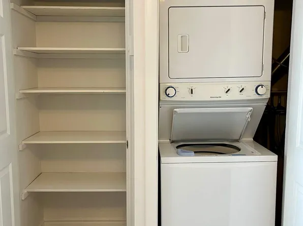 130 Inverness Pl, Saint John, NB E2J 3Z8