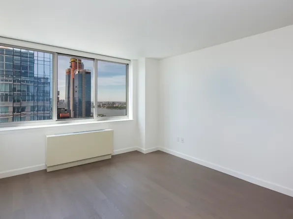 561 10th Avenue image 2 of 42